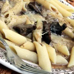 Penne z grzybami - prosty przepis na pyszne danie, które zachwyci