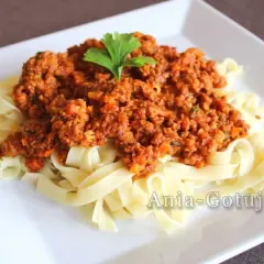 Ania gotuje spaghetti bolognese – prosta receptura na pyszne danie