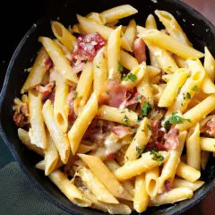 Penne alla carbonara – prosty przepis na idealną włoską pastę