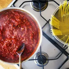 Prosty sos do spaghetti – szybki przepis na pyszny obiad