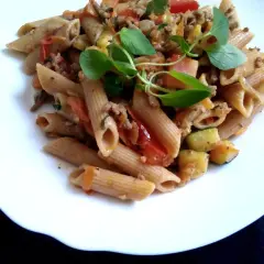 Pyszny makaron penne z mięsem mielonym – łatwy przepis na obiad