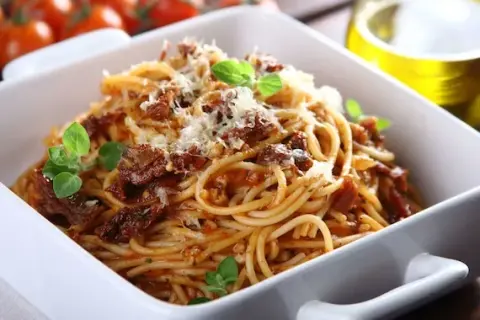 Składniki do spaghetti – niezbędne elementy idealnego dania