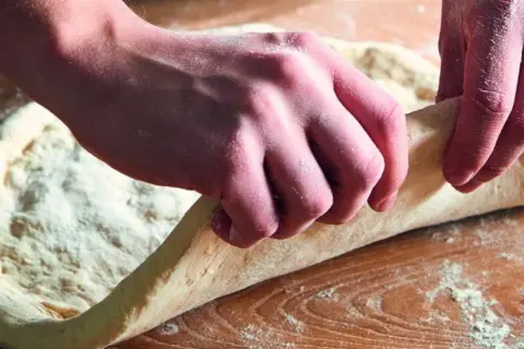 Jak uratować twarde ciasto na pizzę - skuteczne sposoby na poprawę