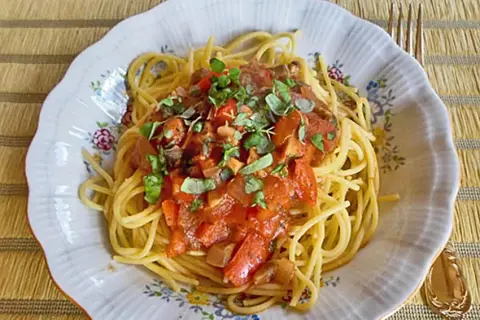 Pyszne spaghetti wegetariańskie: zdrowe przepisy bez mięsa