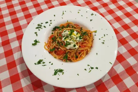 Prosty przepis na spaghetti arrabiata, które zaskoczy Twoje kubki smakowe