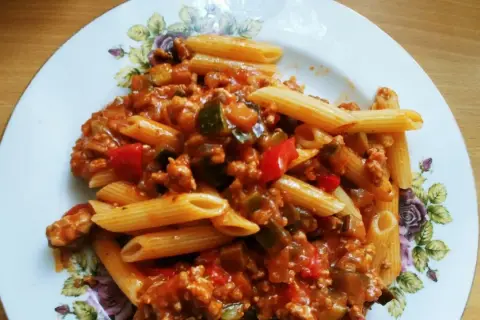 Penne z mięsem mielonym: proste przepisy na pyszne danie domowe