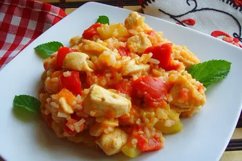 Ile kalorii ma risotto z kurczakiem i warzywami? Zaskakujące wartości!