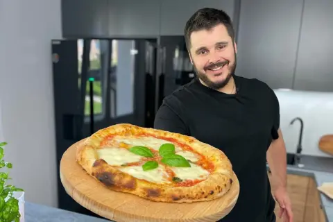 Jak układać składniki na pizzę, by uniknąć wilgotnego ciasta