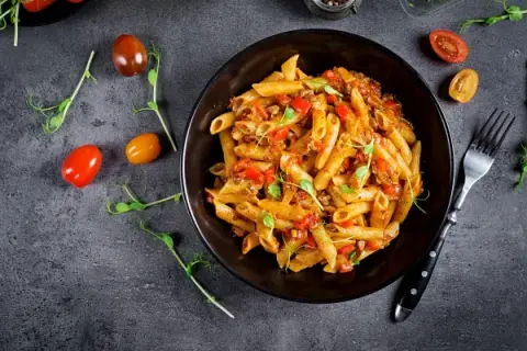 Z czym spaghetti? Odkryj najlepsze sosy i dodatki do makaronu