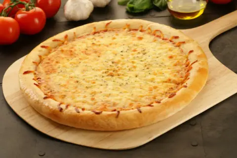 Pizza bianca co to? Poznaj sekrety pysznej białej pizzy