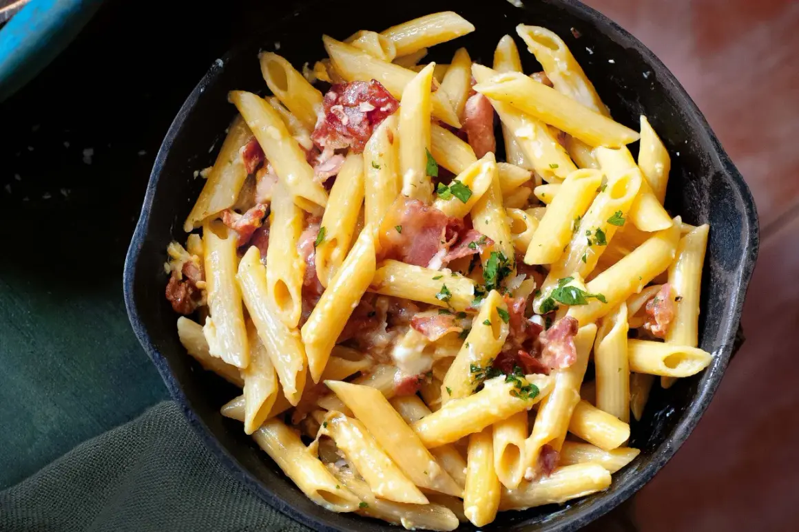 Penne alla carbonara – prosty przepis na idealną włoską pastę