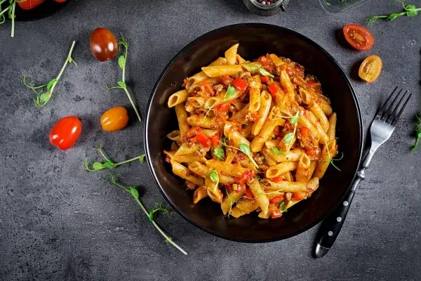 Z czym spaghetti? Odkryj najlepsze sosy i dodatki do makaronu