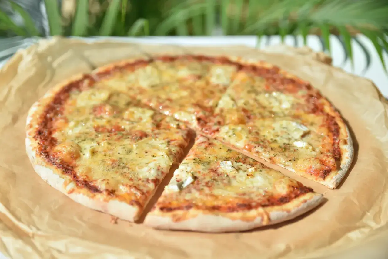 Zdjęcie Jakie sery do pizzy? Odkryj smaki, które zmienią Twoją pizzę