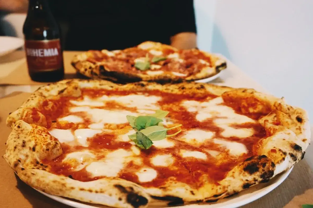 Zdjęcie Pizza neapolitańska czym się różni od innych rodzajów pizzy?