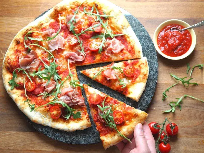 Zdjęcie Ile sera na pizzę? Odkryj idealne proporcje i smaki!