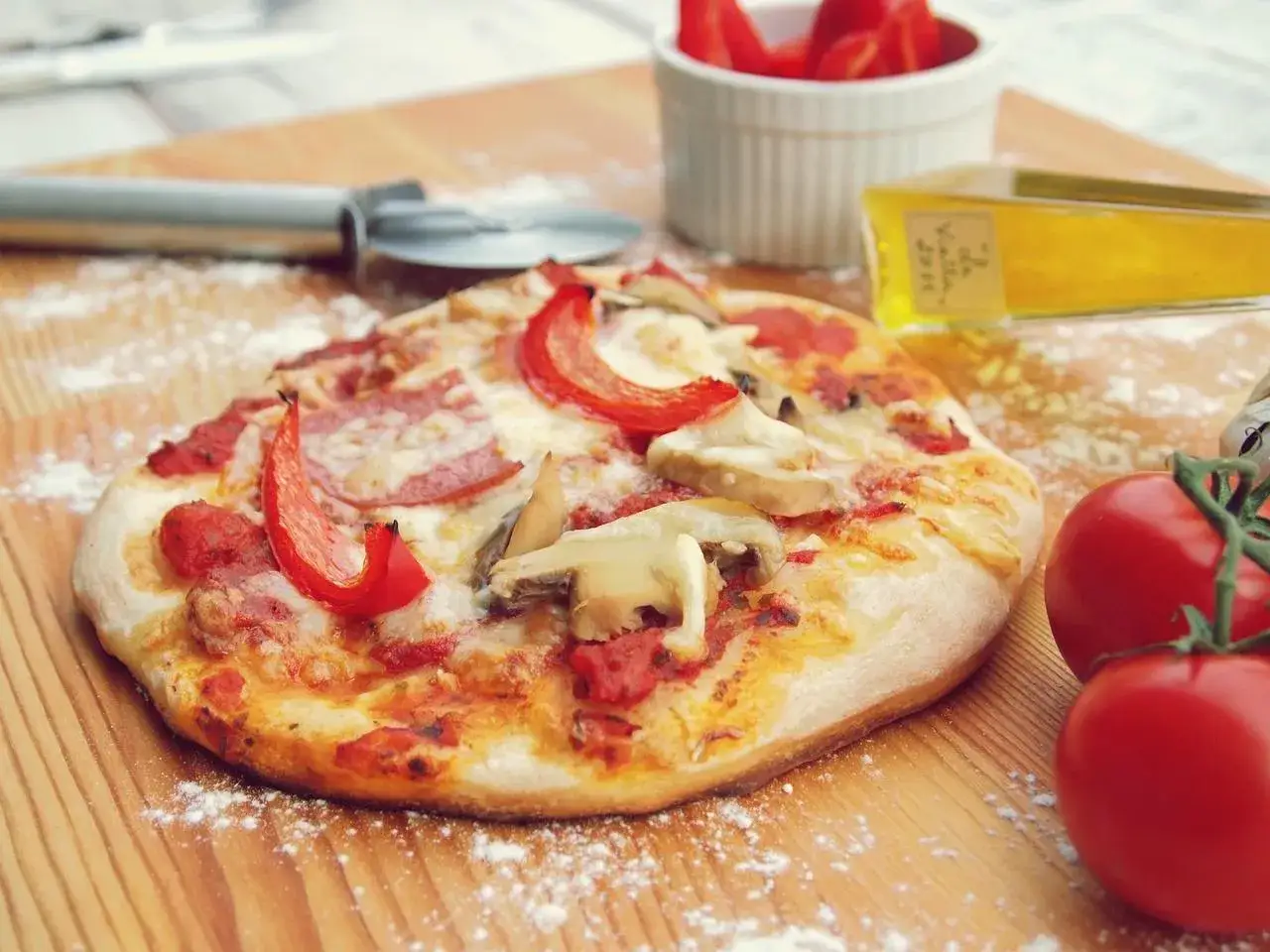 Zdjęcie Sos do pizzy jak z pizzeri – przepis na idealny sos pomidorowy