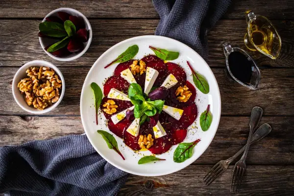 Najlepsze sosy do carpaccio z buraka, które podkreślą smak dania