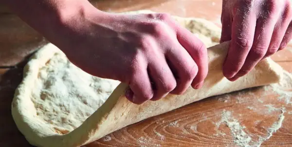 Jak uratować twarde ciasto na pizzę - skuteczne sposoby na poprawę