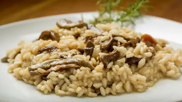 Czy ryż do sushi nadaje się do risotto? Odkryj różnice i porady