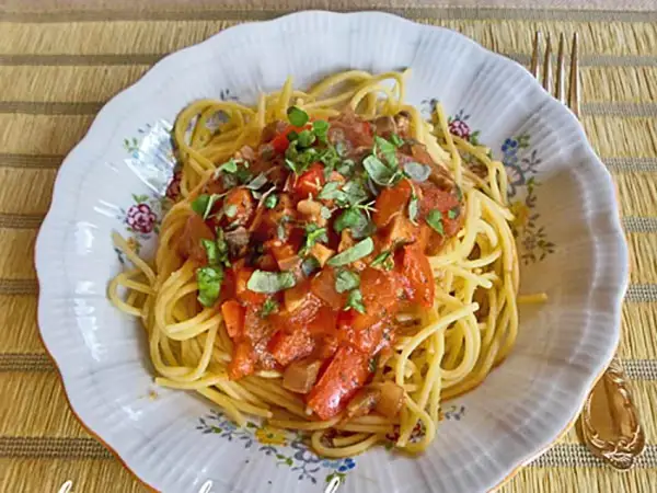 Pyszne spaghetti wegetariańskie: zdrowe przepisy bez mięsa