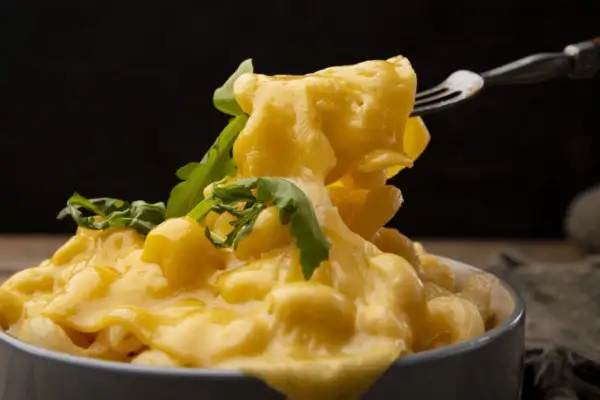 Jaki ser do spaghetti? Odkryj najlepsze smaki, które zachwycą!