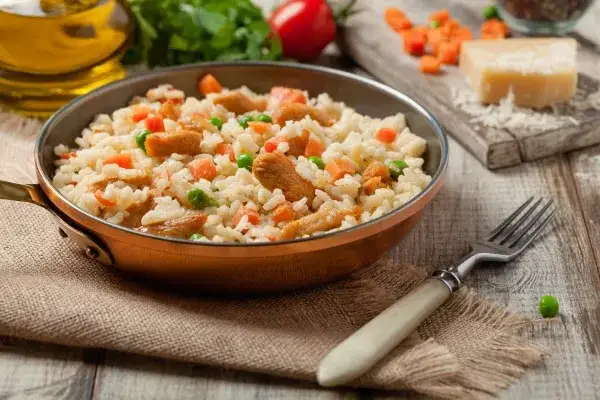 Jak zrobić risotto z kurczakiem i warzywami - prosty przepis na obiad