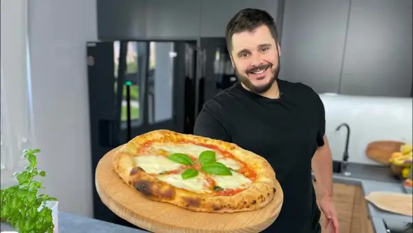 Jak układać składniki na pizzę, by uniknąć wilgotnego ciasta
